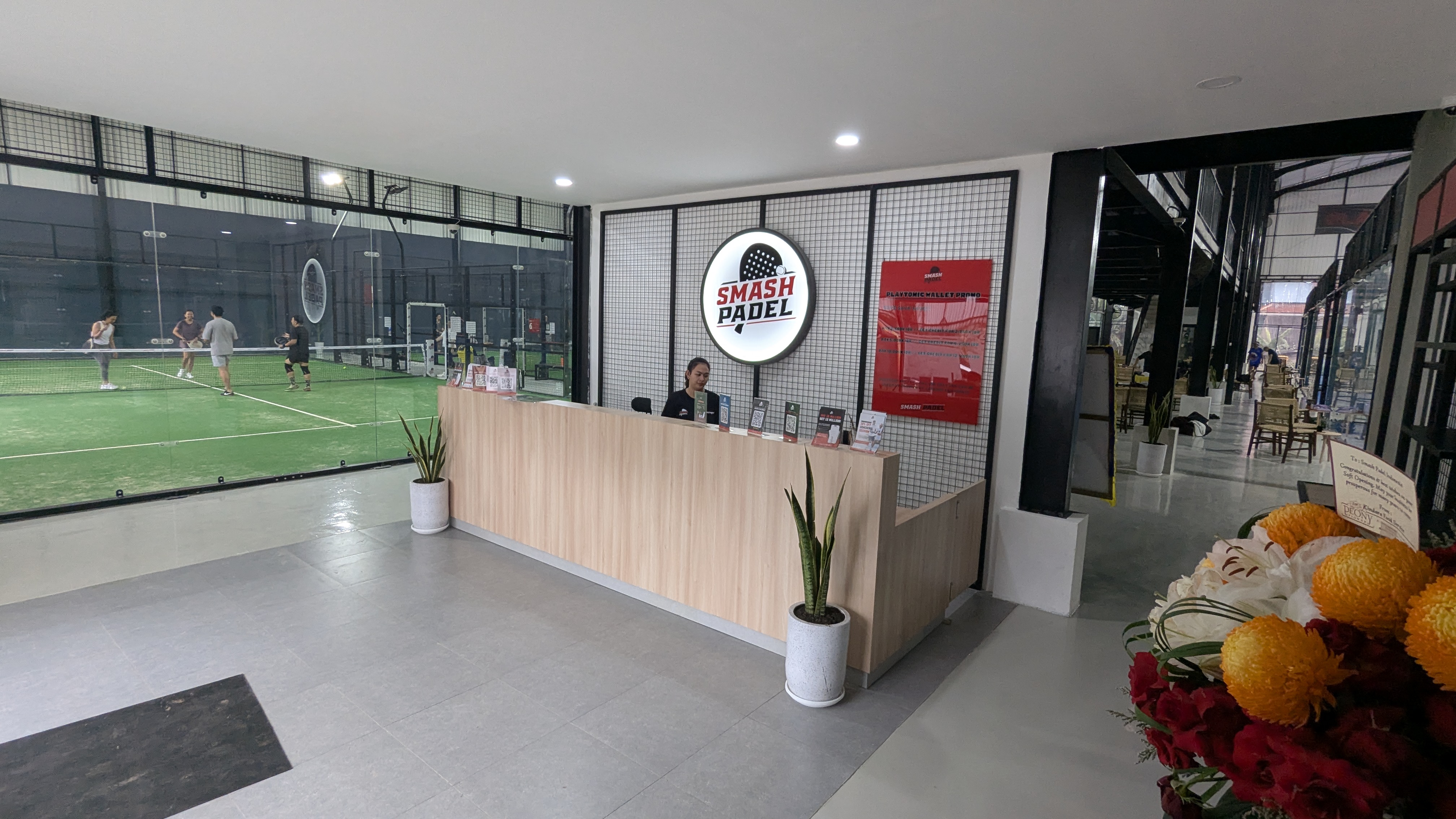 Lobby and entrance area of Smash Padel